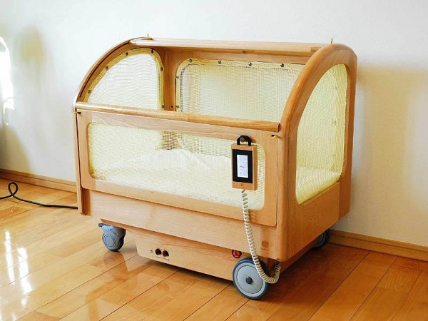 Suima robotic crib – роботизированная кроватка для самых маленьких